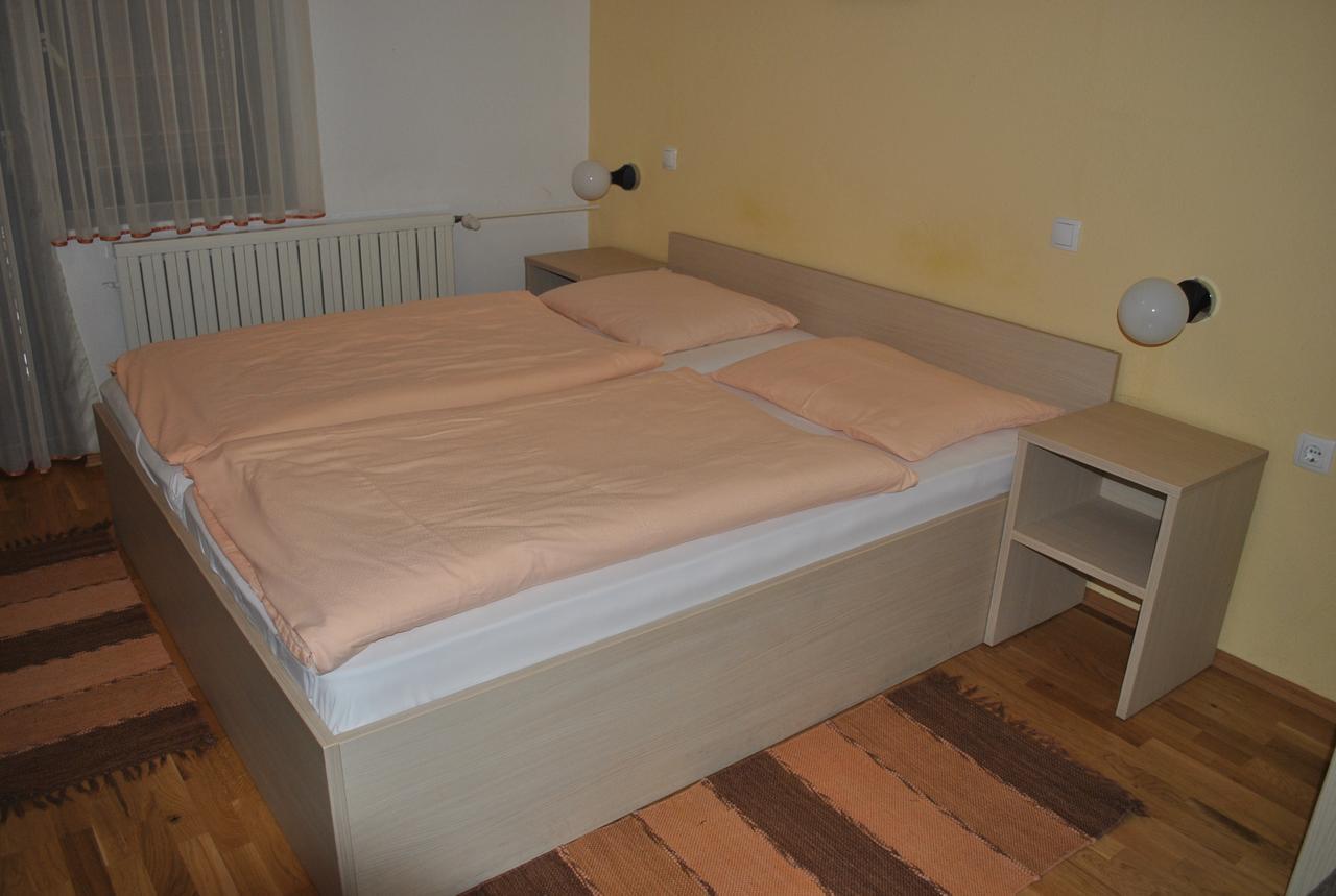 Hotel Pri Vidrgarju Vace Habitación foto