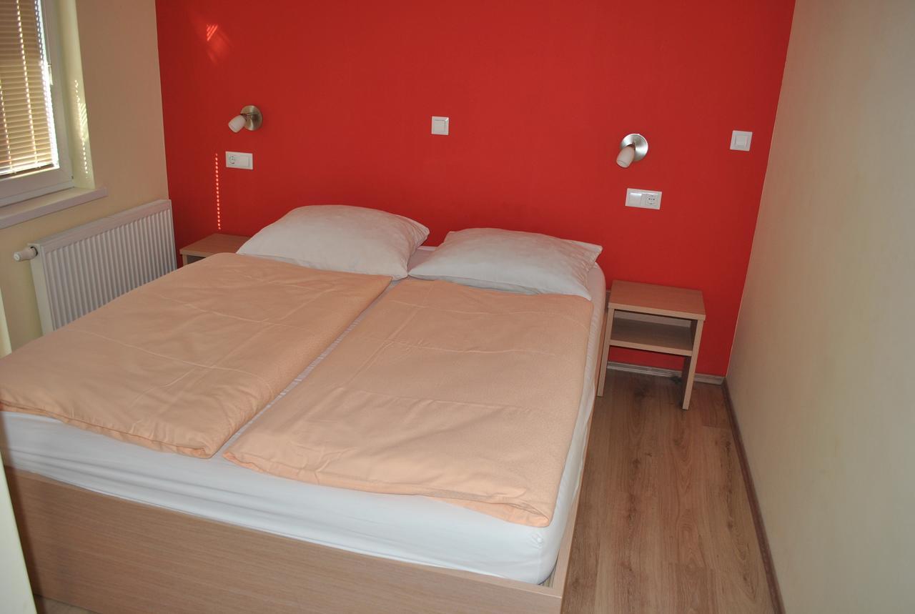 Hotel Pri Vidrgarju Vace Habitación foto